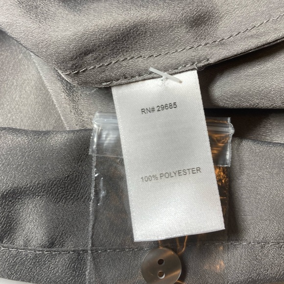 Pendleton Gray Silver Polyester Silky Blouse Size 6 NWOT - Picture 6 of 6